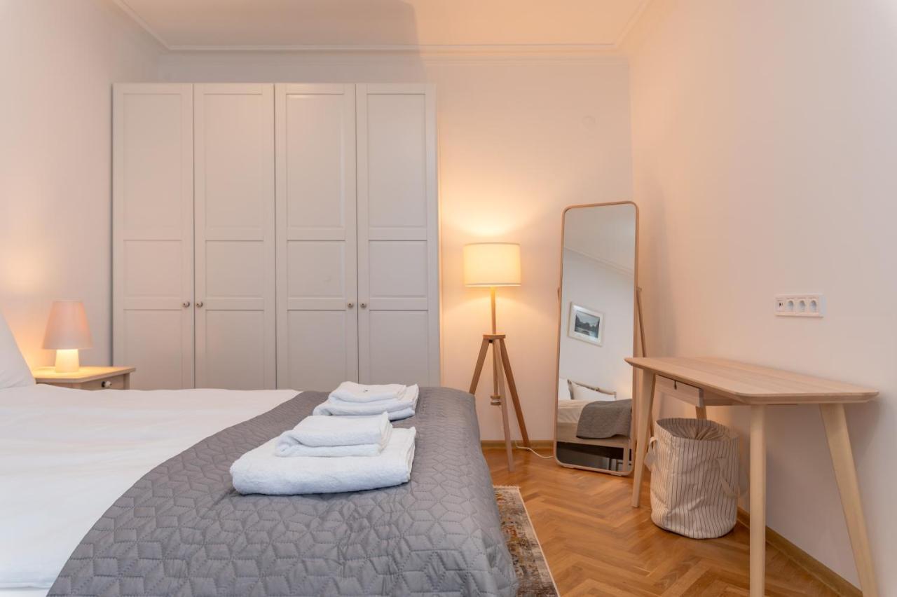 Industrial 2-Bdr Flat By The National Stadium Sofia Buitenkant foto